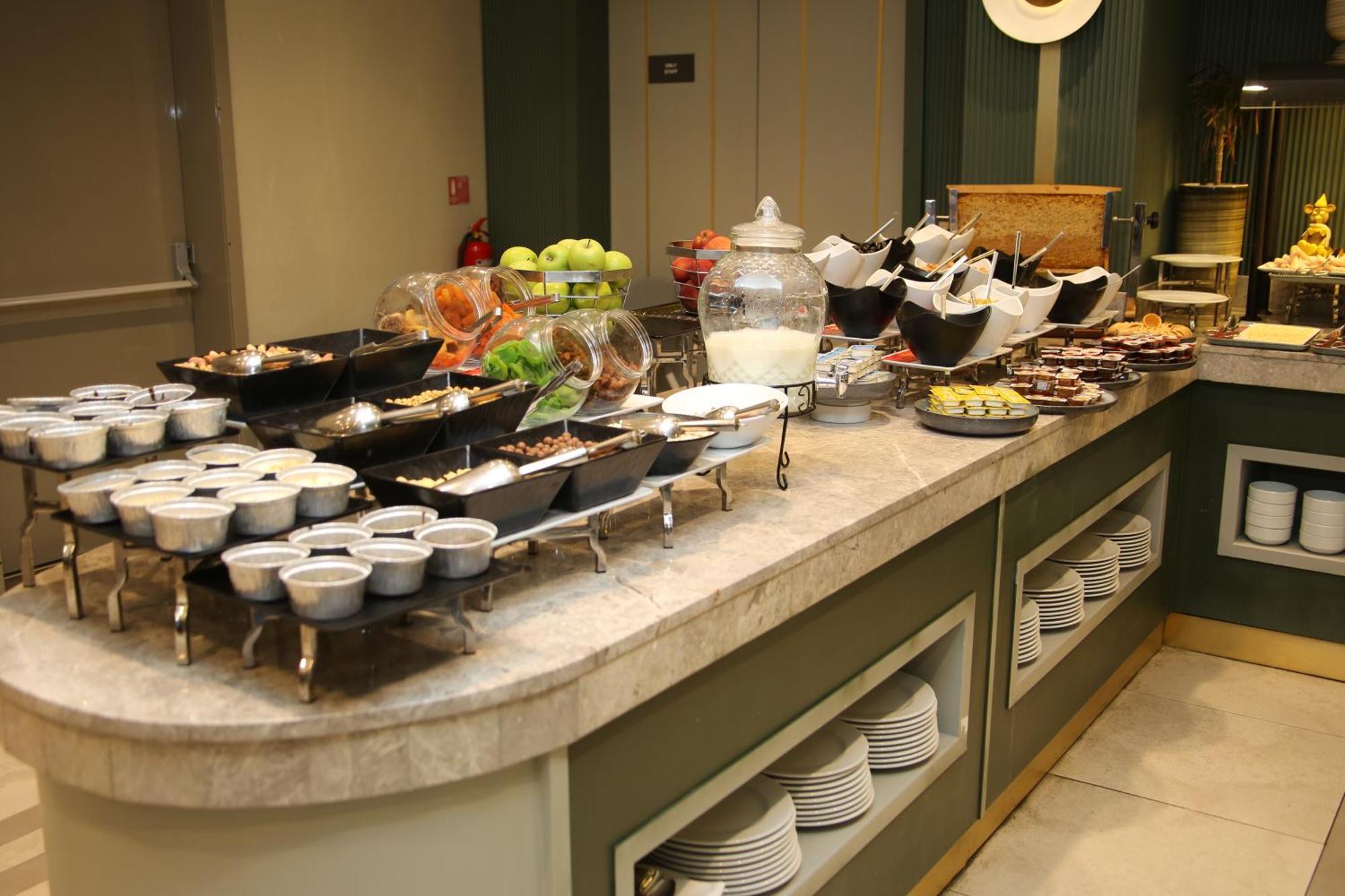 Days Inn By Wyndham Istanbul Bomonti — Foto’s 1